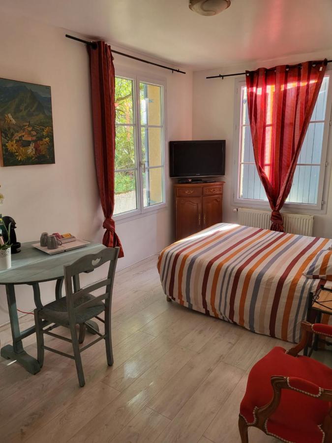 Bed and Breakfast Le Clos Fleury Клюни Экстерьер фото